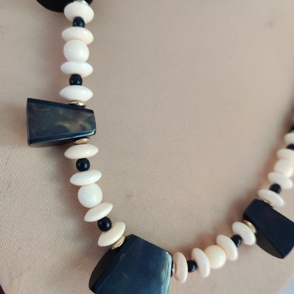Vintage Artisan Geometric necklace Bone, wood, abalone - Picture 6 of 14